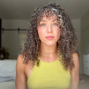 Meet your Posher, Alexandra